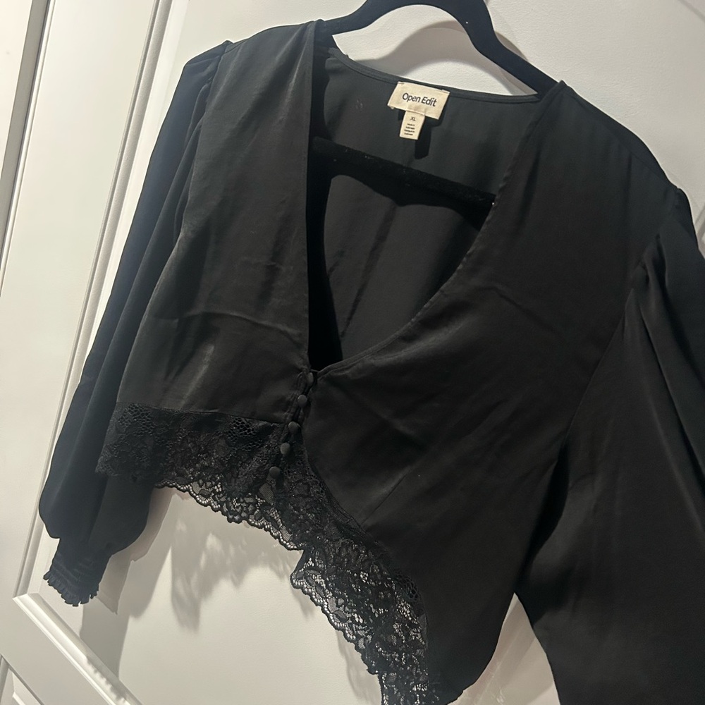 Black Lace Trim Cropped Blouse